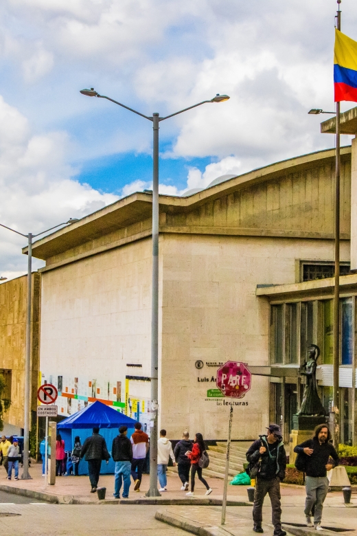 Bogotá: Private Candelaria Walking Tour with Gold Museum - Snacks, soft drinks, and real restaurant tips in La Candelaria