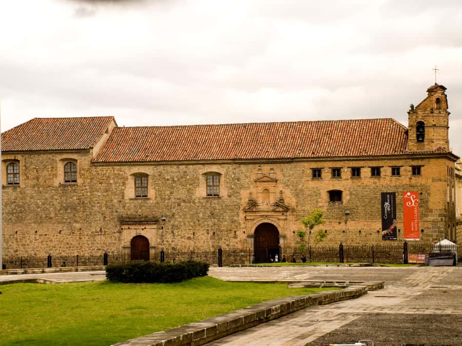 Bogotá: Private Candelaria Walking Tour with Gold Museum - Timing, what to wear, and who this private tour fits best