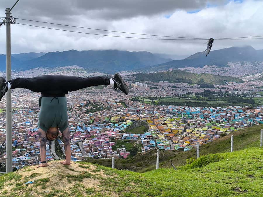 Bogotá´s Barrios: El Paraíso Favela Tour with Cable Car - Museo del Oro meet-up and the drive you should mentally budget