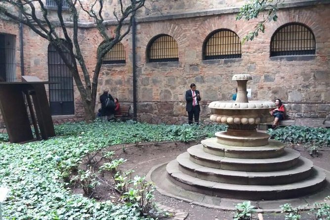 Bogota's National Museum Guided Tour with Transport - Your 10:00 am Pickup and the Easy, Private Flow