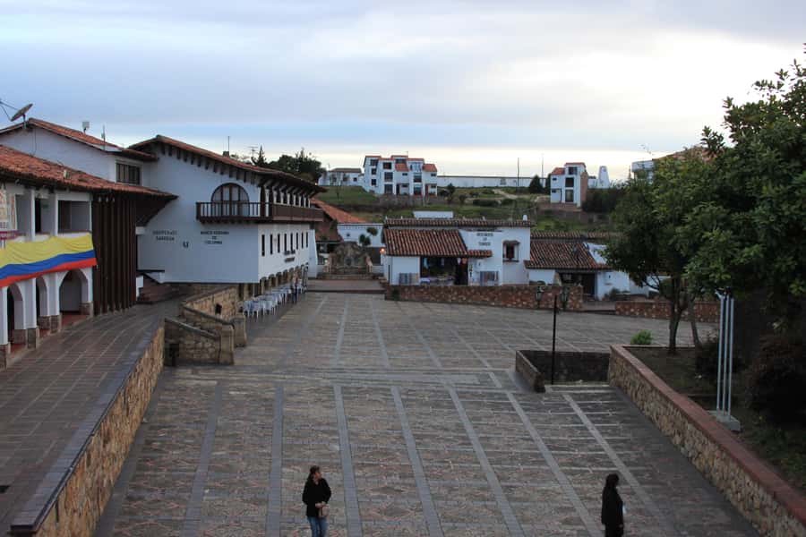 Bogotá: Salt Cathedral & Lake Guatavitá Tour with Lunch - A 10-hour escape from Bogotá into salt and legend