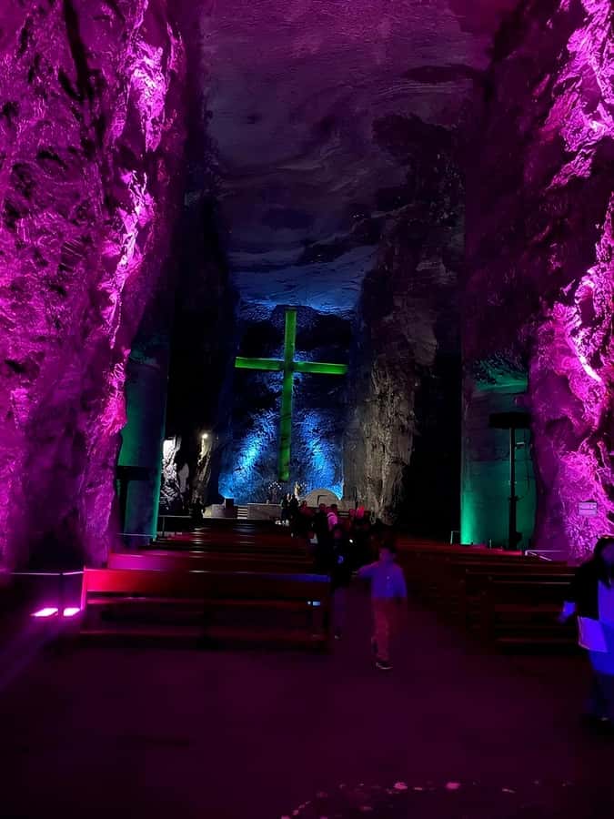 Bogotá: Salt Cathedral & Lake Guatavitá Tour with Lunch - Salt Cathedral of Zipaquirá: Roswell Garavito Pearl underground engineering