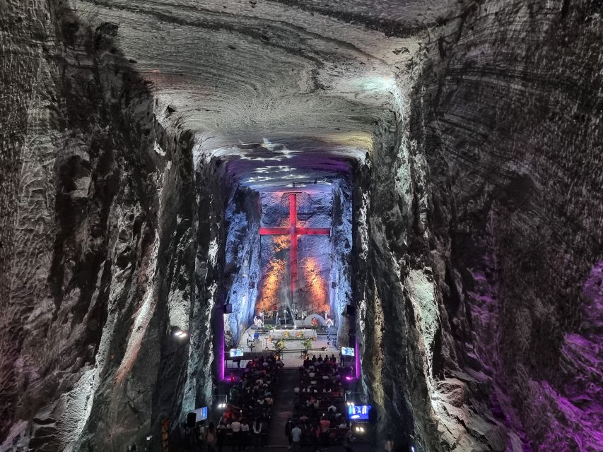 Bogotá: Salt Cathedral & Lake Guatavitá Tour with Lunch - Tominé Dam and Reservoir views: getting your eyes off your phone