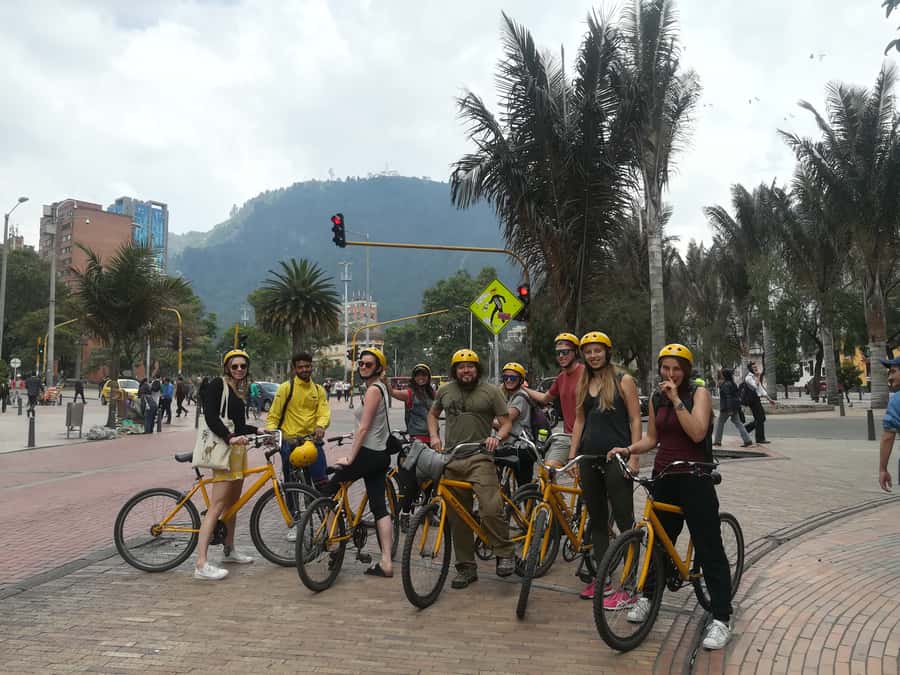 Bogotá: Shared Bike Tour - Back to La Candelaria for a coffee tasting finish