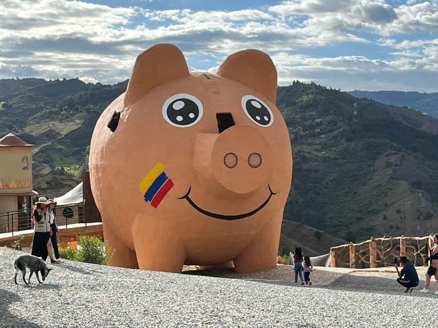 Bogota: Tour to villa de Leyva raquira casa terracota & more - Casa Terracota, clay you can look at (and photograph)