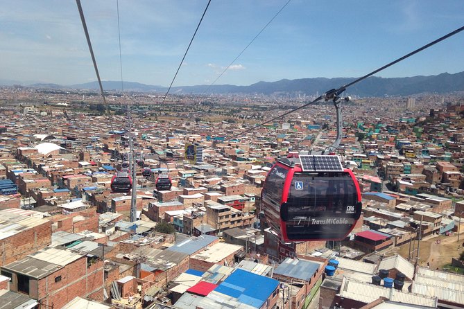 Cable car to el Paraiso, the city slum - Finding the meeting point at El Empanadazo de lla 39Dg. 40a
