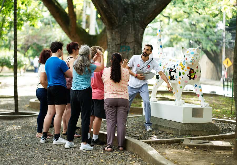 Cali: City Tour - The historic center on foot: art and stories at a human pace