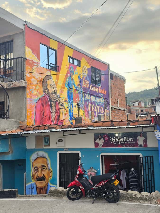 Cali: Comuna 20 Siloé Street Art Tour - Meeting Locals and Understanding the Transformation
