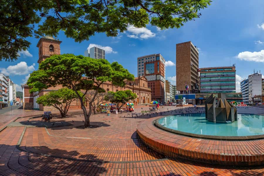 Cali: Cristo Rey, Tertulia Museum & Downtown Cali City Tour - San Antonio walking loop and the story behind the streets