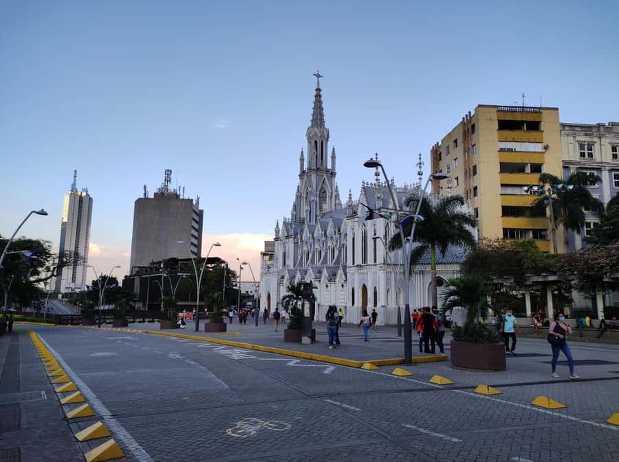 Cali: Cristo Rey, Tertulia Museum & Downtown Cali City Tour - Cristo Rey: panoramic city views for your first Cali photos