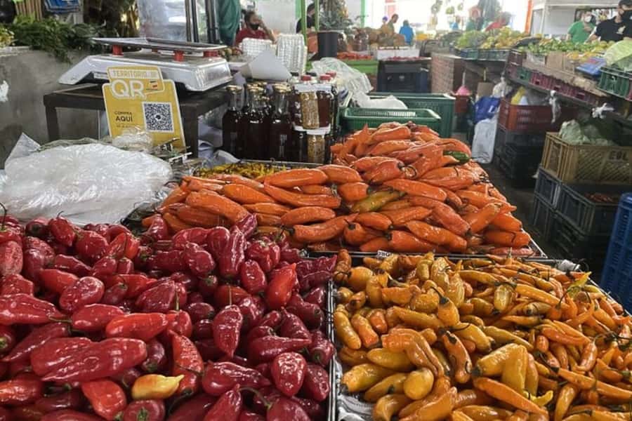 Cali: Fruit Market Walking Tour with Tastings - Valluna gastronomy and the chefs connection