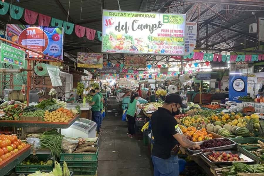 Cali: Fruit Market Walking Tour with Tastings - Guide quality, what to expect from your English or Spanish host