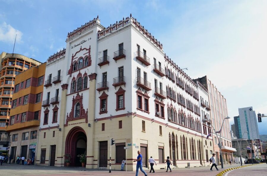 Cali: Three hours walking Cali City discovery tour - Jairo Varela Square: salsa legends, local identity, and a satisfying finish