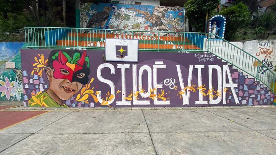 Cali: Walking Tour of the 11 Neighborhoods of Commune 20 - Arriving at Terminal Mio Cañaveralejo, Then Riding the MIO