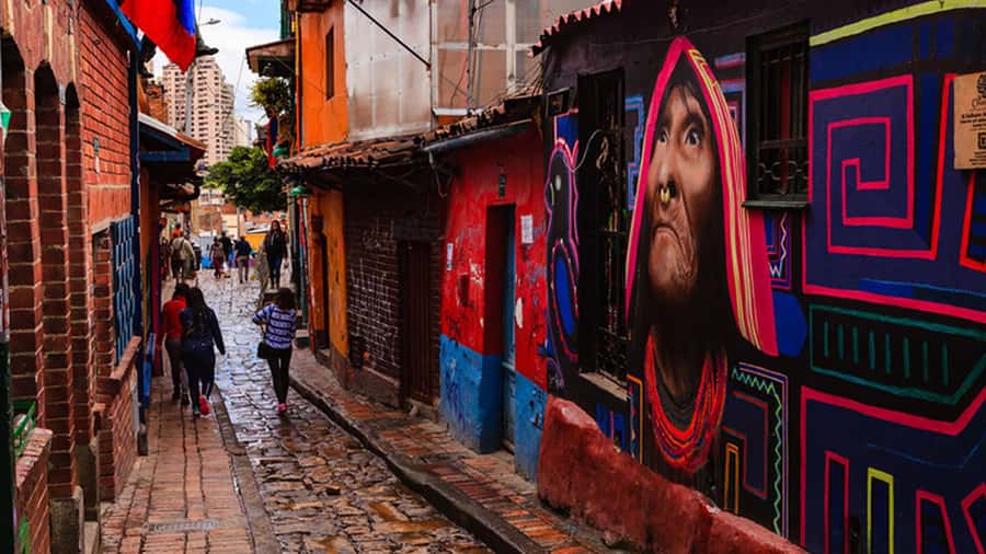 Candelaria Unveiled: Cool-tural Heritage Walking Tour - Why La Candelaria Works So Well in 150 Minutes