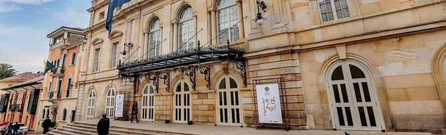 Candelaria Unveiled: Cool-tural Heritage Walking Tour - Teatro Colón and the Gabriel García Márquez Cultural Center