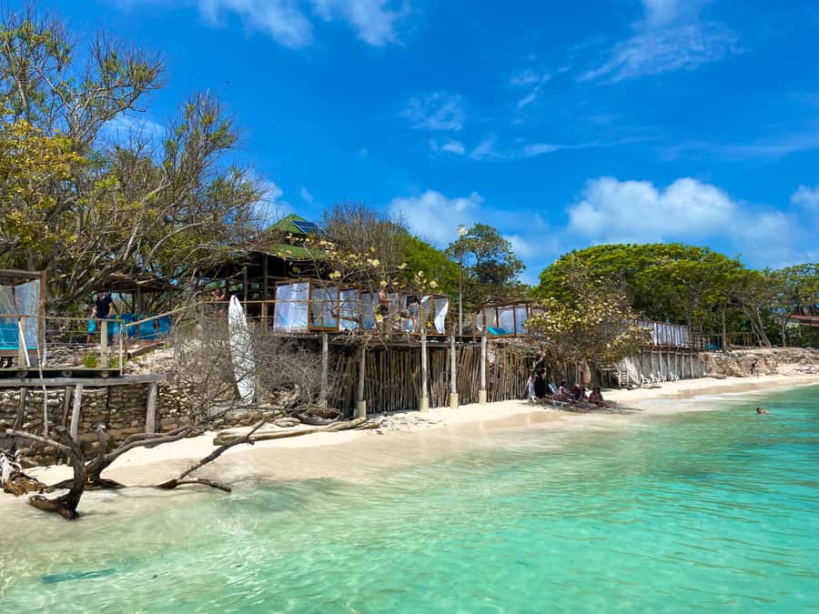 Cartagena: 5-Island Trip by Boat with Lunch and Snorkeling - Lunch at Playa Tranquila, the private island feeling