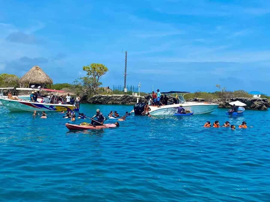 Cartagena: 5 Rosario Islands, Full party with drinks, Snorkeling and lunch - Isla Privada lunch and island facilities