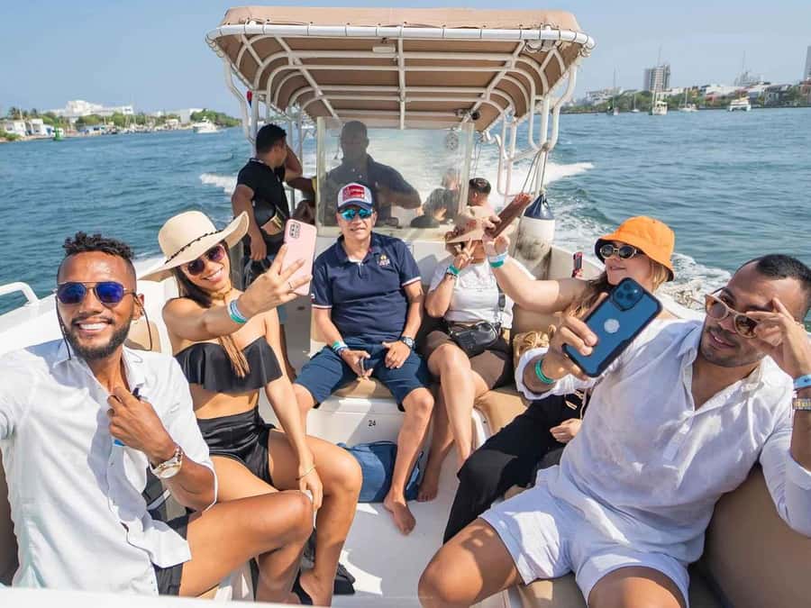 Cartagena: 5 Rosario Islands, Full party with drinks, Snorkeling and lunch - Getting to the Rosario Islands from your pickup area