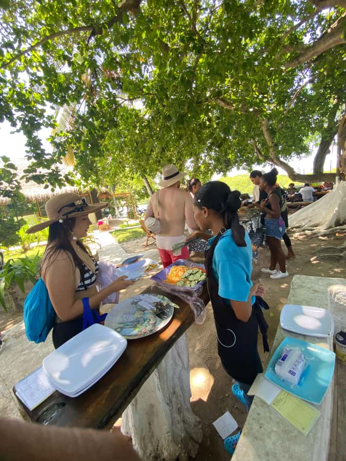 Cartagena: 5 Rosario Islands Tour with Snorkeling and Lunch - The longer free-and-swim block: photos, swimming, and fruit tasting