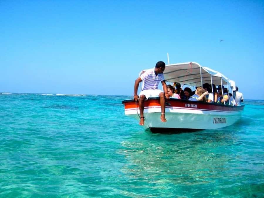 Cartagena: All-Inclusive Rosario Islands Speedboat Tour - Isla Barú and Playa Blanca: Lunch, Sun, and the Beach Setup