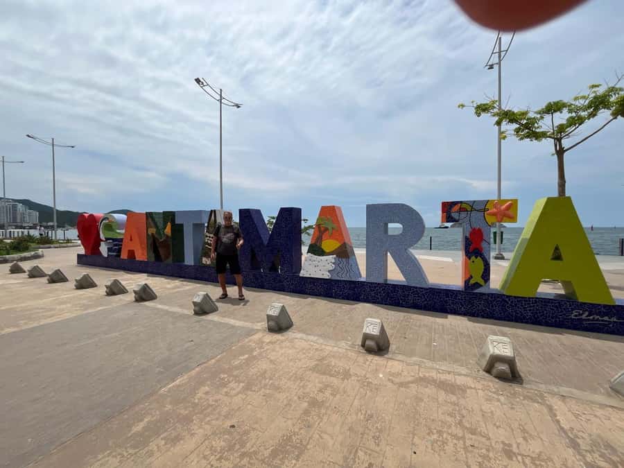 Cartagena: Barranquilla and Santa Marta BILINGUAL GUIDE - Rodadero lunch and sea time when you only have one beach stop