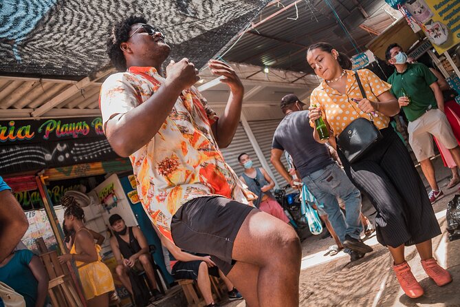 Cartagena Bazurto Market Tour: Authentic Local Flavor - Walking the Market Lanes: Vendors, Snacks, and Real Daily Life