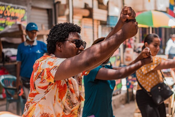 Cartagena Bazurto Market Tour: Authentic Local Flavor - Meeting at Éxito Matuna, and How the Tour Starts Smooth
