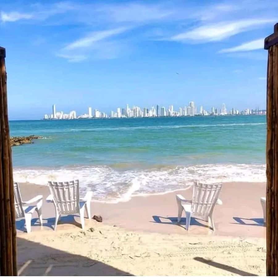Cartagena: BEACH DAY ON TIERRA BOMBA ISLAND PUNTARENA - Punta Arena: The Beach Break That Makes the Day