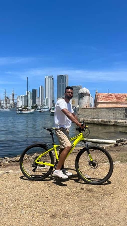 Cartagena: Bike rental 1 hour to 24 hours - The AV Colombia meeting point, and why you should confirm the exact address