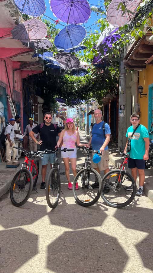 CARTAGENA: BIKE RIDE WITH LUNCH AT BOURDAIN'S FAVORITE SPOT - Cartagena by bike, not by bus: why this 3-hour format works