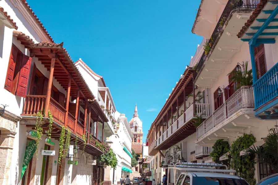 Cartagena: BILINGUAL CITY TOUR San Felipe Castle & Old city - Chiva Bus Ride Through Bocagrande, Laguito, and Castillo Grande