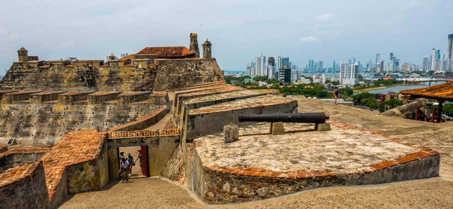Cartagena: BILINGUAL CITYTOUR + SAN FELIPE CASTLE & Old city - What you pay for at $29, and why it often feels like a fair deal