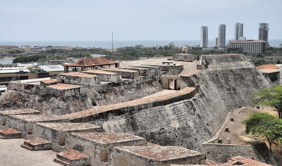 Cartagena: BILINGUAL CITYTOUR + SAN FELIPE CASTLE & Old city - Comfort tips for a hot, photo-heavy day
