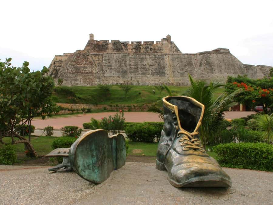Cartagena: BILINGUAL CITYTOUR + SAN FELIPE CASTLE & Old city - Bocagrande, Laguito, and Castillo Grande, the bay neighborhoods