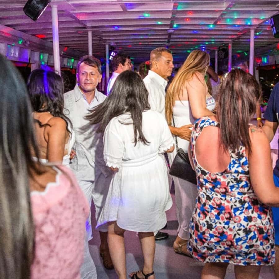 Cartagena: Buffet & party night,cocktails sailing in the bay - Key things to know before you go