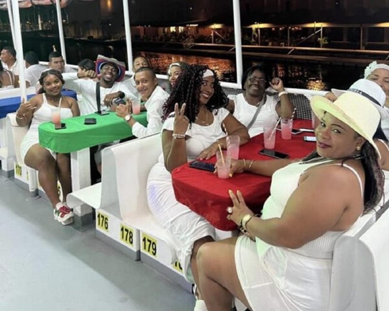 Cartagena: Buffet & party night,cocktails sailing in the bay - Price and value: what $107 gets you in Cartagena