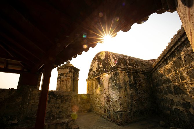 Cartagena City Tour & Convento de la Popa (AM) - Las Bovedas: dungeons turned craft market, where shopping feels like history
