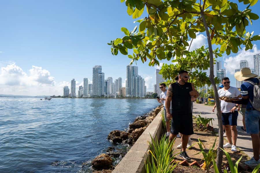 Cartagena: CITY TOUR IN ENGLISH, Old city, Monuments, Castle - Getting to Cartagena’s highlights in a Chiva Antigua