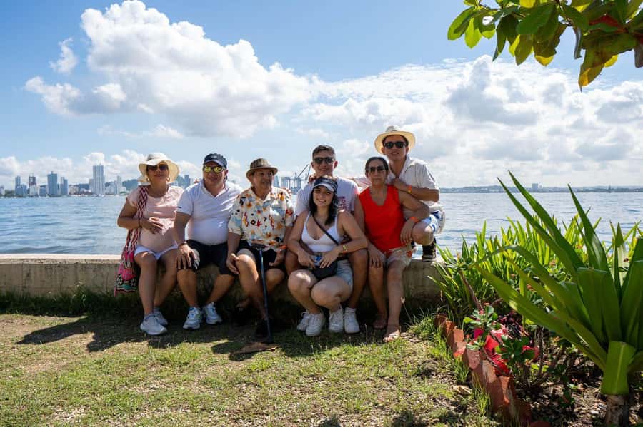 Cartagena: CITY TOUR IN ENGLISH, Old city, Monuments, Castle - Bocagrande, Laguito, and the bay stops that set the mood