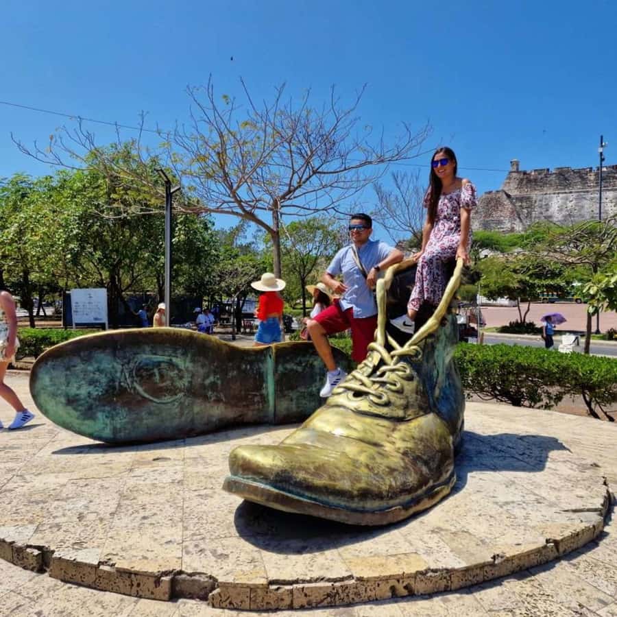 Cartagena: CITY TOUR OVERVIEW of the city Boots castle chiva - Las Bóvedas and the Clock Tower: where the tour becomes useful, not just scenic