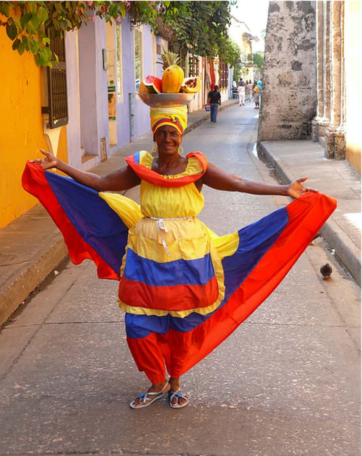 Cartagena City Tour with San Felipe Castle & Old Town Walk - Getsemaní: Murals, Balconies, and Street Music Energy
