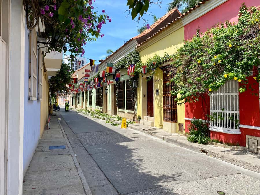 Cartagena City Tour with San Felipe Castle & Old Town Walk - Torre del Reloj and the Entry Into the Walled Old Town