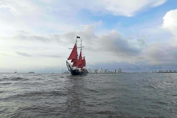 Cartagena, CO: Sunset Skyline Bay Tour on a Pirate Boat + Drinks - Why Cartagena’s pirate sunset works so well on the water
