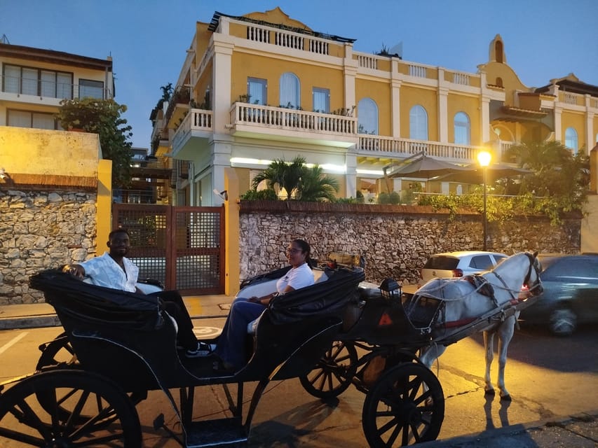 Cartagena: COLLONIAL HORSE DRAWN CARRIAGE by THE OLD CITY - Your colonial carriage route, stop by stop