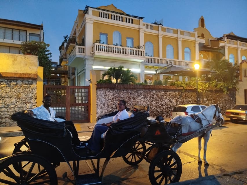 Cartagena: COLLONIAL HORSE DRAWN CARRIAGE by THE OLD CITY - The bilingual guide is the real quality upgrade