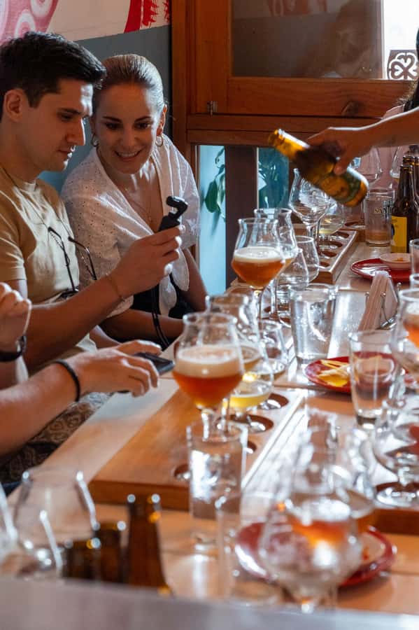 Cartagena: Colombian Craft Beer Tasting - Finding the studio quickly near Caffé Lunático and the tres guerreras mural