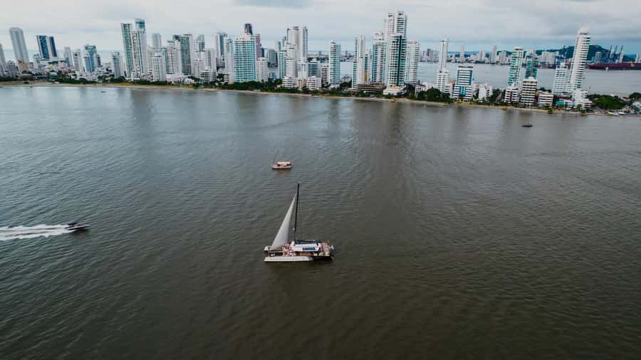 Cartagena de Indias: 2-Hour Sunset Cruise - Drinks and extra purchases: how the bar part works