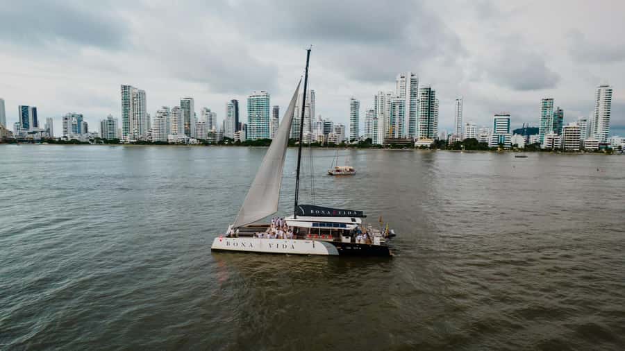 Cartagena de Indias: 2-Hour Sunset Cruise - Seating and comfort: where to sit on a catamaran (and where crowds form)