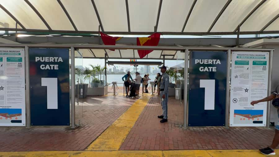 Cartagena de Indias: Pasadia 5 Islas del rosario and Baru boat trip - Marine-life choice: snorkeling or Oceanarium, plus what can go wrong